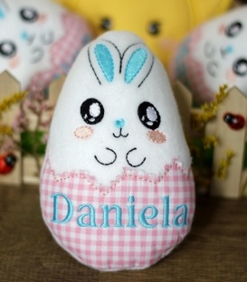 Ou de Paste textil personalizat cu nume Daniela