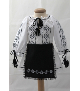 Costum traditional fete botez model cu catrinta neagra si rochita alba